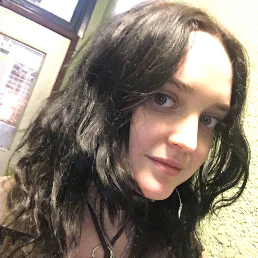 Meet your Posher, Maura